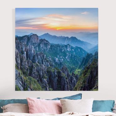 Canvas schilderijen Rising Sun Over The Huangshan Mountains