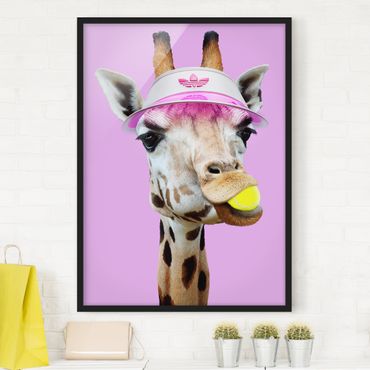 Ingelijste posters Giraffe Playing Tennis