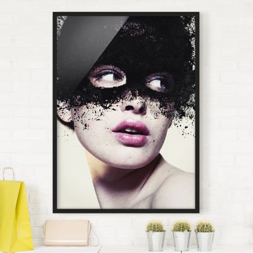 Ingelijste posters The girl with the black mask