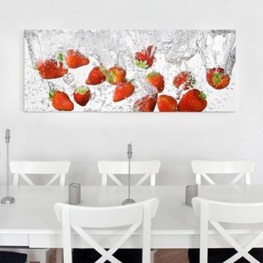 Glasschilderijen Fresh Strawberries In Water
