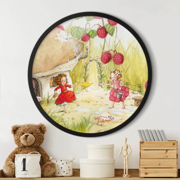 Rond schilderijen Little Strawberry Strawberry Fairy - Beneath The Raspberry Bush