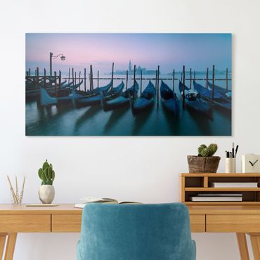 Canvas schilderijen Gondola in Venice At Sunset