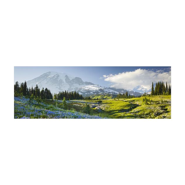 groen vloerkleed Mountain Meadow With Blue Flowers in Front of Mt. Rainier