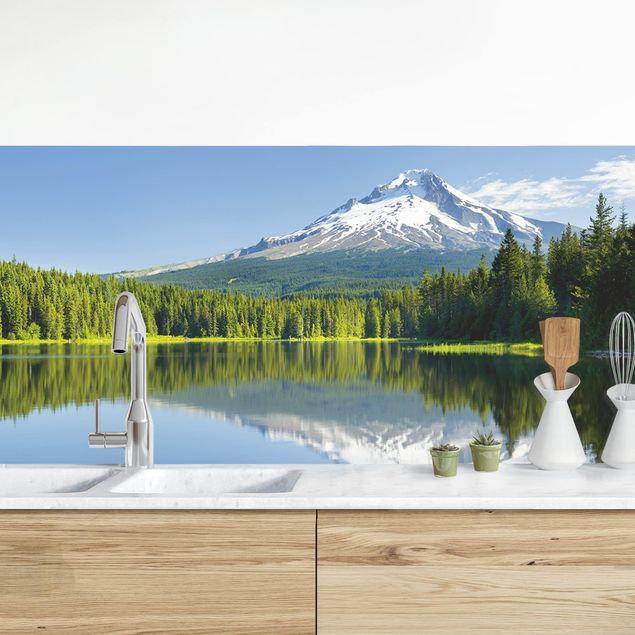 Achterwand voor keuken landschap Volcano With Water Reflection