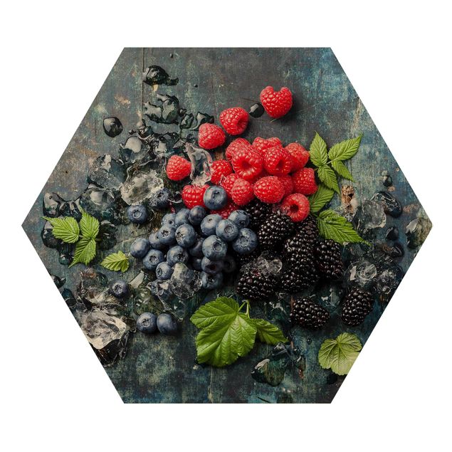 Hexagons houten schilderijen Berry Mix With Ice Cubes Wood