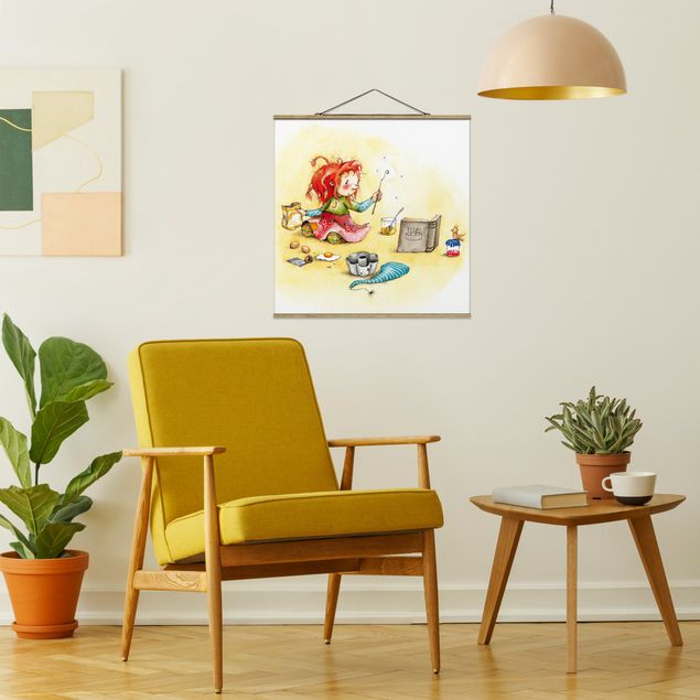 Stoffen schilderij met posterlijst Frida's Magical Bakery
