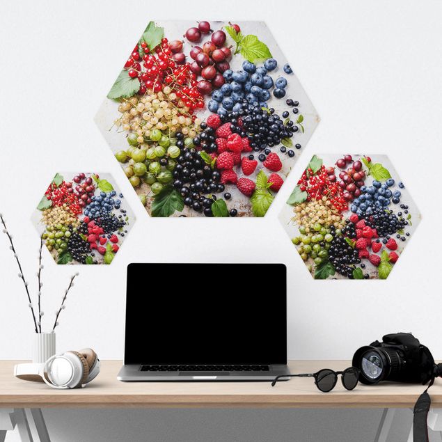 Hexagons Forex schilderijen Mixture Of Berries On Metal