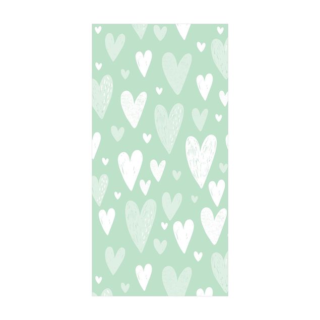 Groot vloerkleed Small And Big Drawn White Hearts On Green