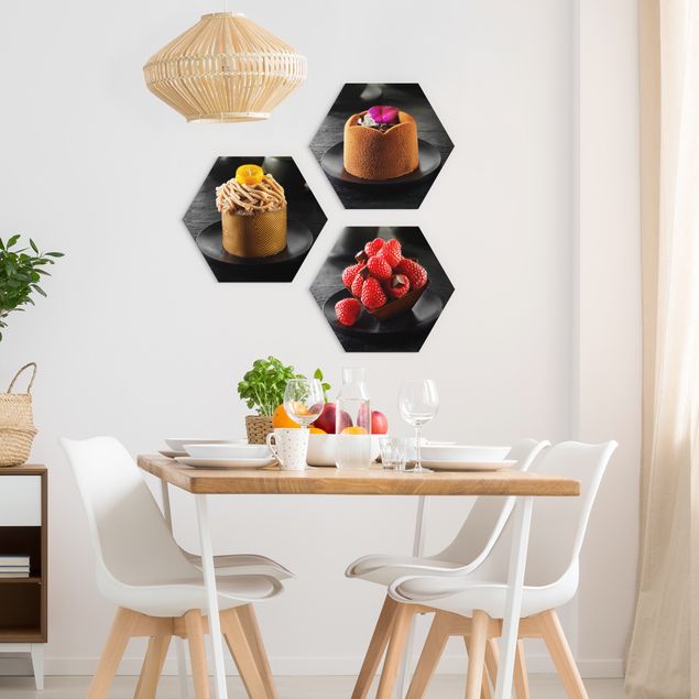Hexagons Forex schilderijen - 3-delig Chocolate mini cake with raspberries
