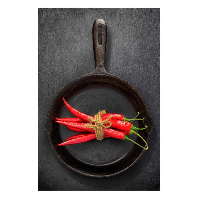 Magneetborden Red Chili Bundles In Pan On Slate