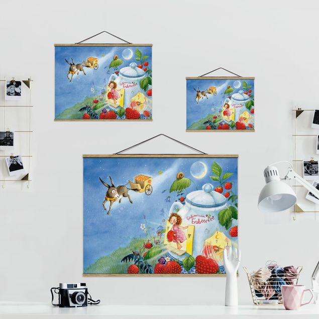 Stoffen schilderij met posterlijst Little Strawberry Strawberry Fairy - Donkey Casimir