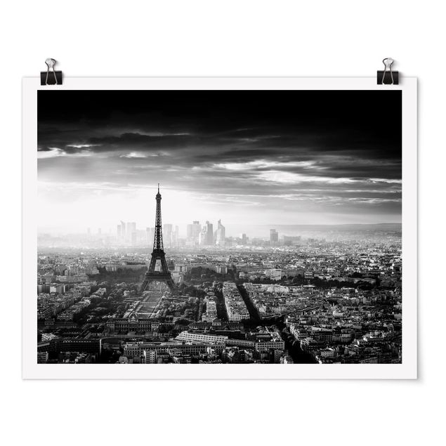 Posters The Eiffel Tower From Above Black And White