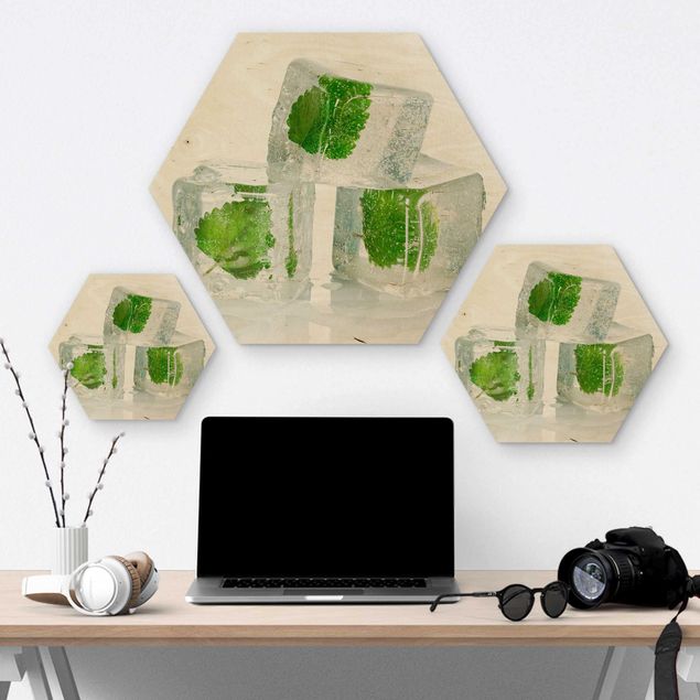 Hexagons houten schilderijen Three Ice Cubes With Lemon Balm