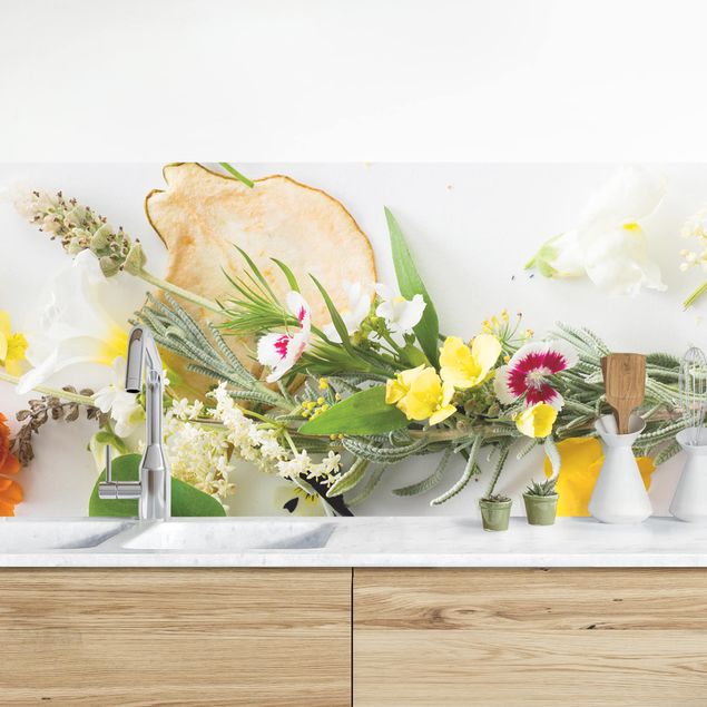 Achterwand voor keuken bloemen Fresh Herbs With Edible Flowers