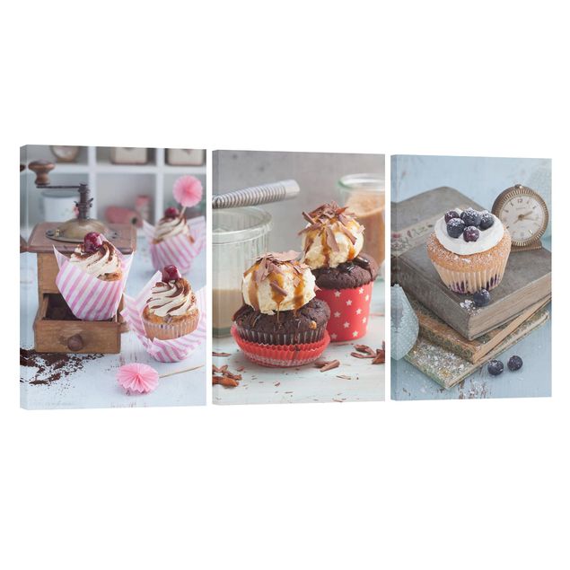 Canvas schilderijen - 3-delig Vintage Cupcakes with topping