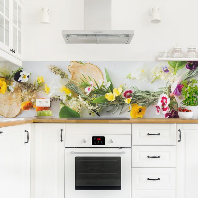 Achterwand voor keuken specerijen en kruiden Fresh Herbs With Edible Flowers