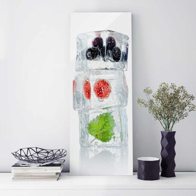 Glasschilderijen Raspberry lemon balm and blueberries in ice cube
