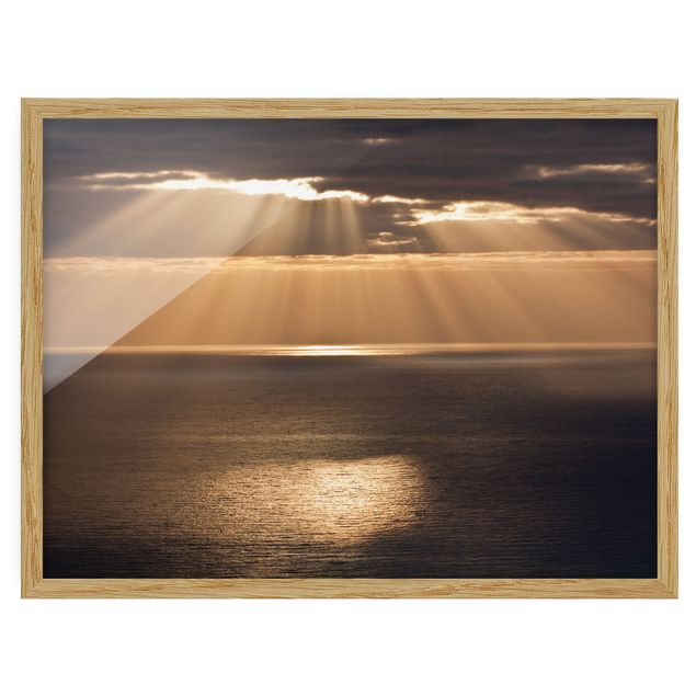 Ingelijste posters Sun Beams Over The Ocean