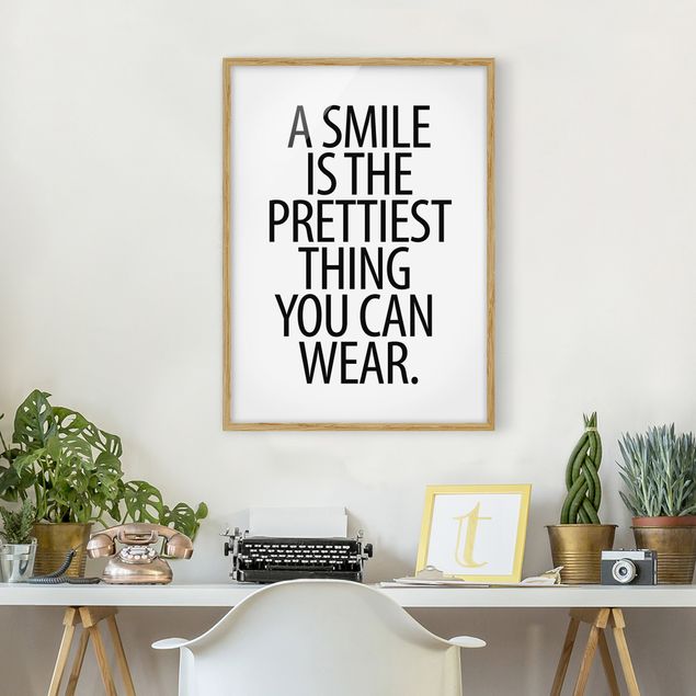Ingelijste posters A Smile Is The Prettiest Thing Sans Serif