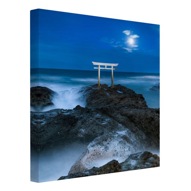 Canvas schilderijen Torii At The Ocean During Full Moon