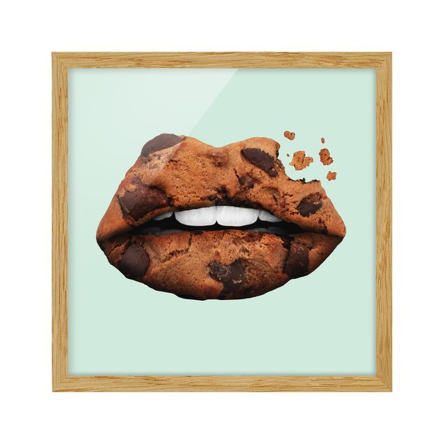 Ingelijste posters Lips With Biscuit