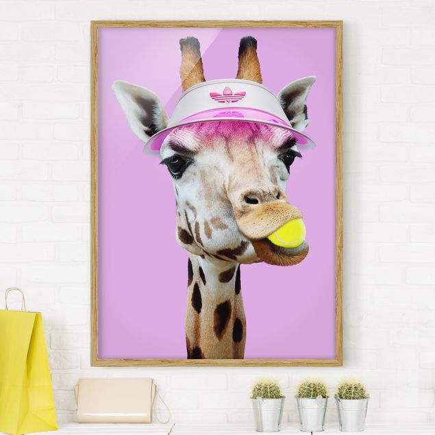 Ingelijste posters Giraffe Playing Tennis
