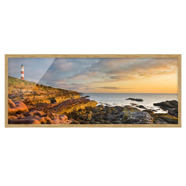 Ingelijste posters Tarbat Ness Lighthouse And Sunset At The Ocean