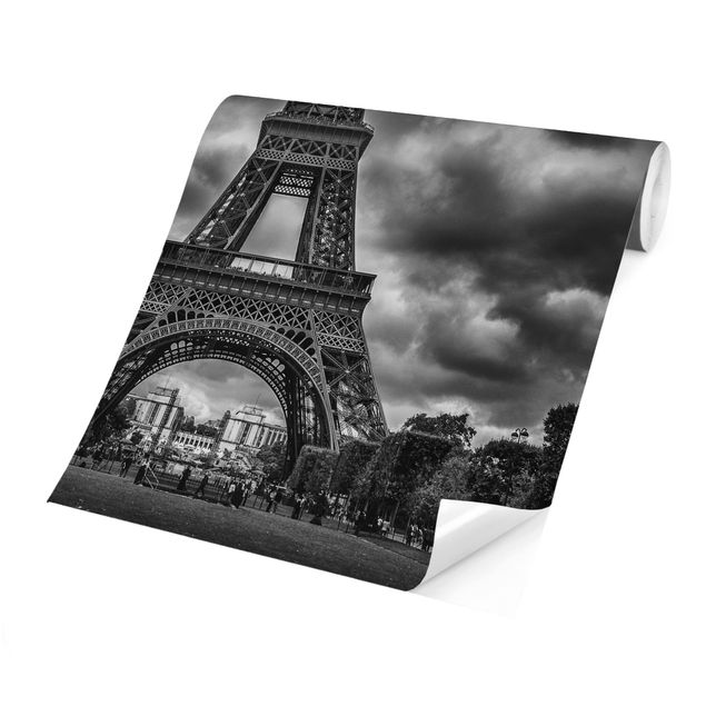 Fotobehang Eiffel Tower In Front Of Clouds In Black And White