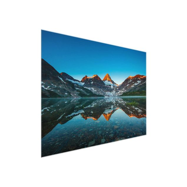 Glasschilderijen Mountain Landscape At Lake Magog In Canada