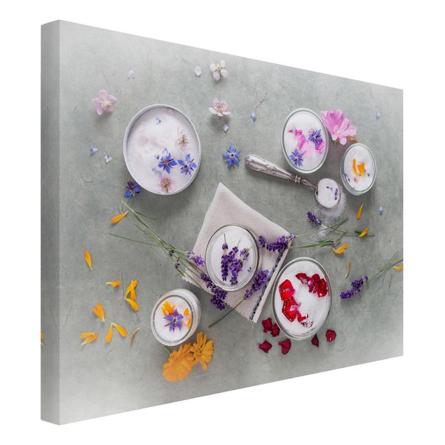 Canvas schilderijen Edible Flowers With Lavender Sugar