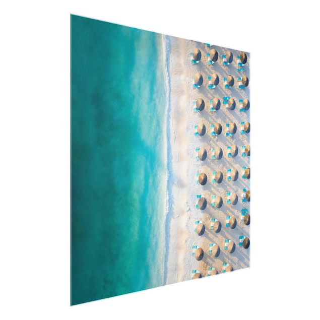 Glasschilderijen White Sandy Beach With Straw Parasols
