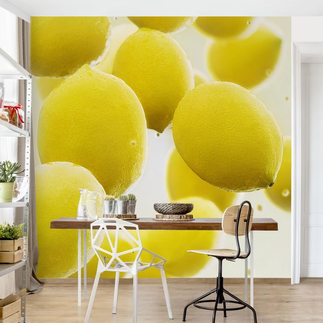 Fotobehang Lemons In Water
