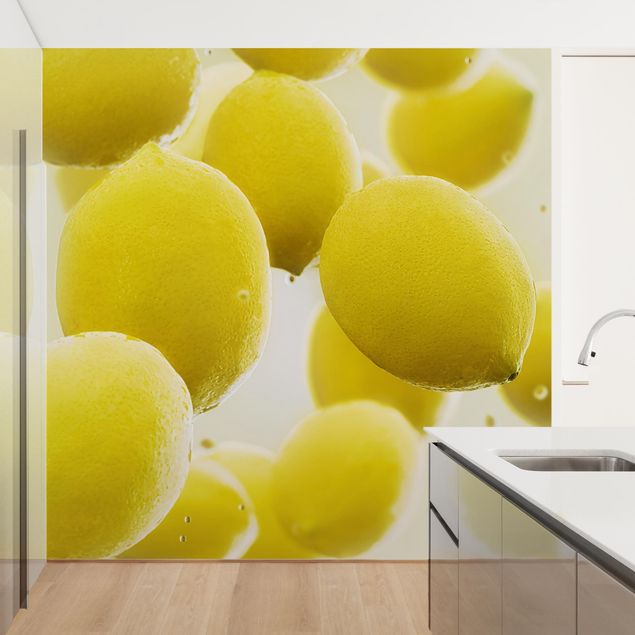 Fotobehang Lemons In Water