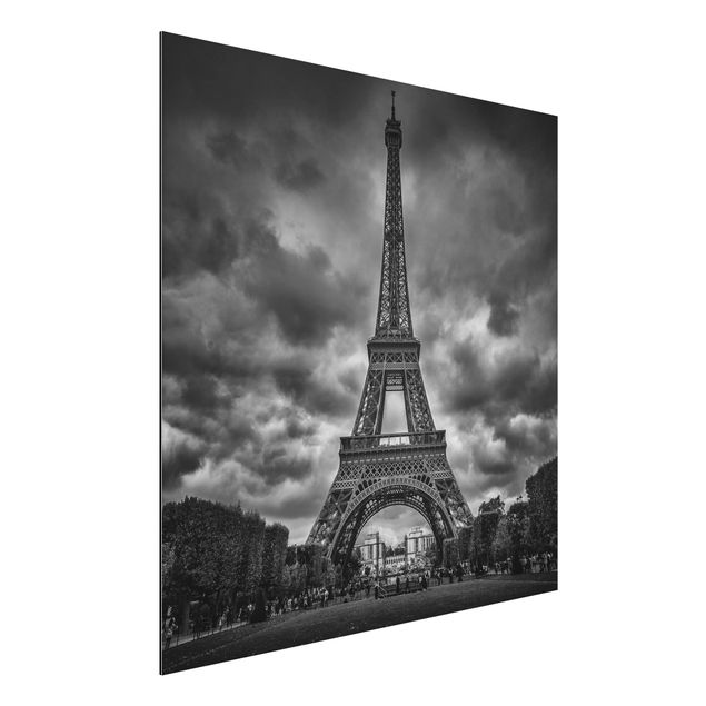 Aluminium Dibond schilderijen Eiffel Tower In Front Of Clouds In Black And White