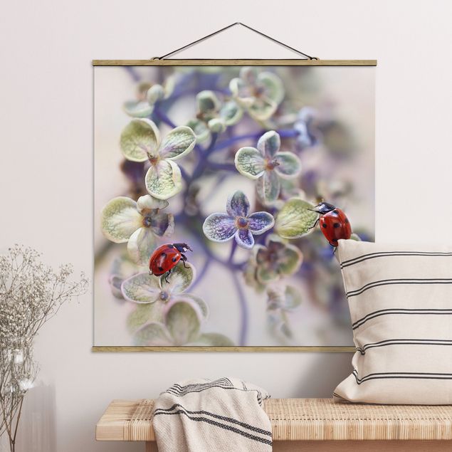 Stoffen schilderij met posterlijst Ladybird In The Garden