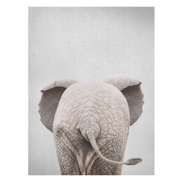 Leinwandbild - Baby Elefant von hinten - Hochformat 3:4