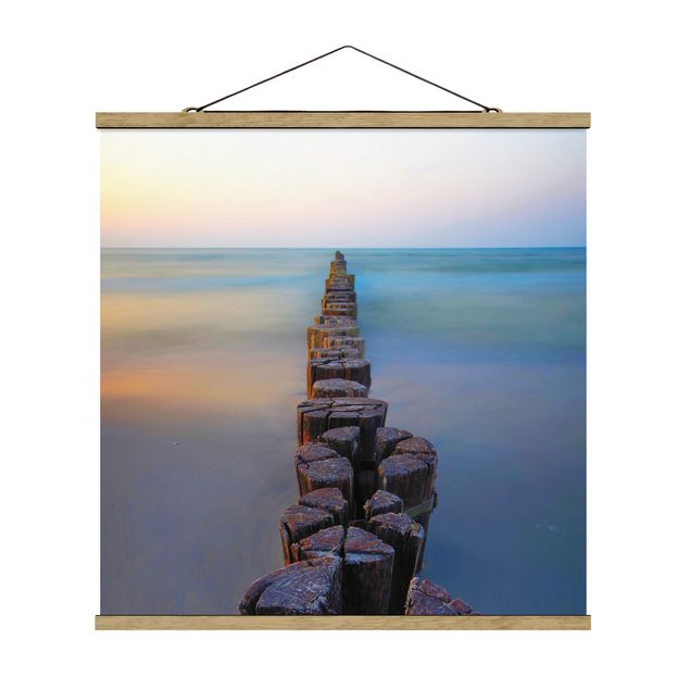 Stoffen schilderij met posterlijst Groynes At Sunset At The Ocean