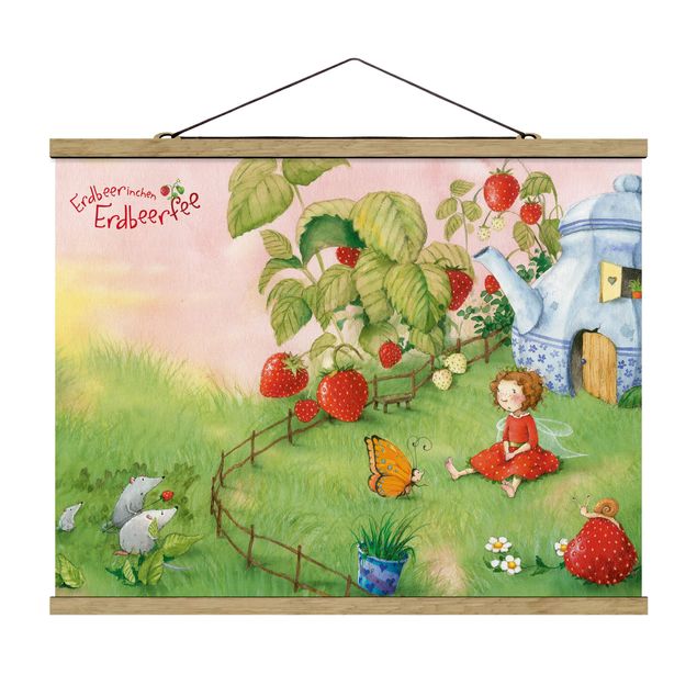 Stoffen schilderij met posterlijst Little Strawberry Strawberry Fairy - In The Garden