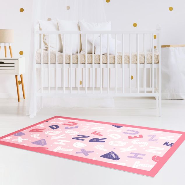 buiten vloerkleed Alphabet With Hearts And Dots In Light Pink With Frame