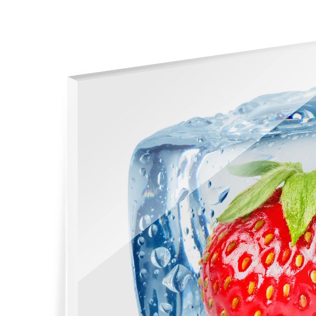 Spatscherm keuken Strawberry in ice cube