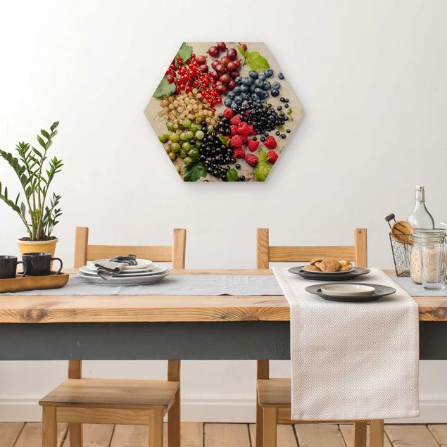 Hexagons houten schilderijen Mixture Of Berries On Metal