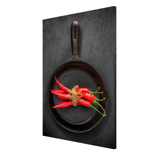 Magneetborden Red Chili Bundles In Pan On Slate