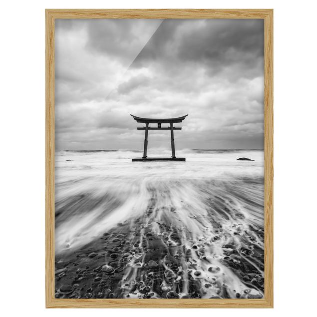 Ingelijste posters Japanese Torii In The Ocean