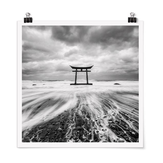 Posters Japanese Torii In The Ocean
