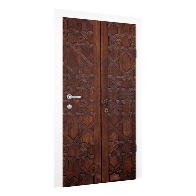 Deur behang Old Decorated Wooden Door In The Alhambra Palace