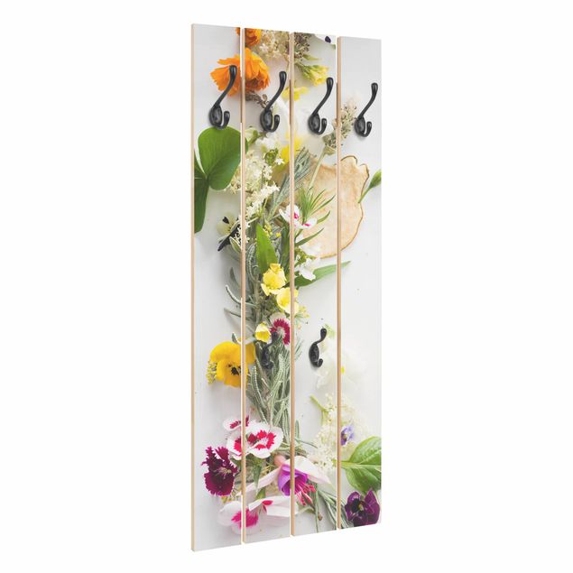 Wandkapstokken houten pallet Fresh Herbs With Edible Flowers