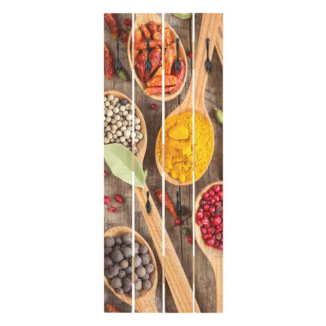 Wandkapstokken houten pallet Spices On Wooden Spoon